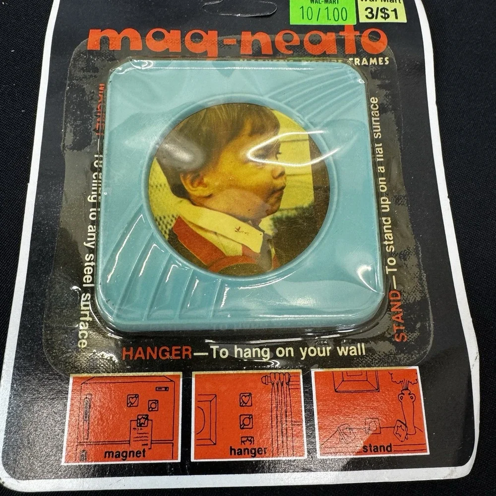 VTG 70s Mag-Neato 3-Way MAGNETIC PICTURE FRAME Plastic Heart Rainbow‎ Design NIP